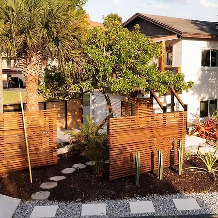 Shares Courtyard Luxury Apt - New! Rockledge Exterior photo