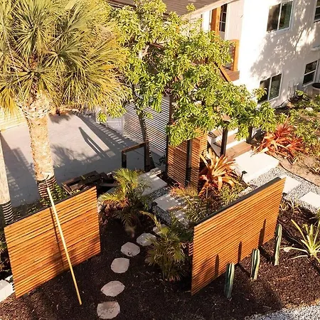 Shares Courtyard Luxury Apt - New! Rockledge Exterior photo