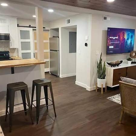 Shares Courtyard Luxury Apt - New! Rockledge Exterior photo
