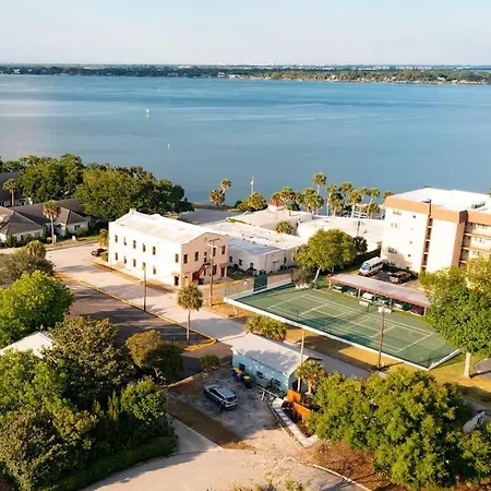 Shares Courtyard Luxury Apt - New! Rockledge Exterior photo