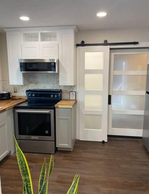 Shares Courtyard Luxury - New!