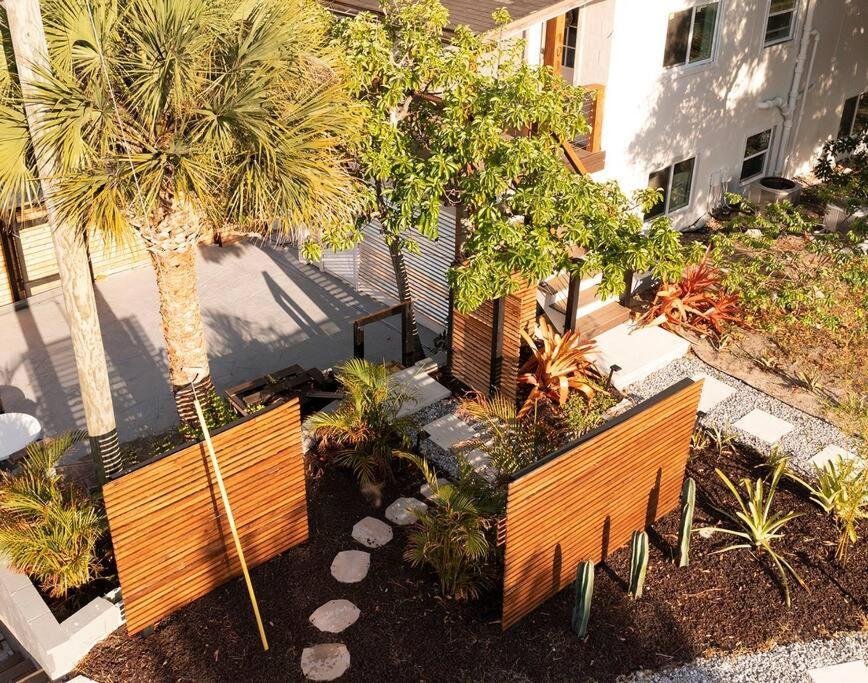 Shares Courtyard Luxury - New!