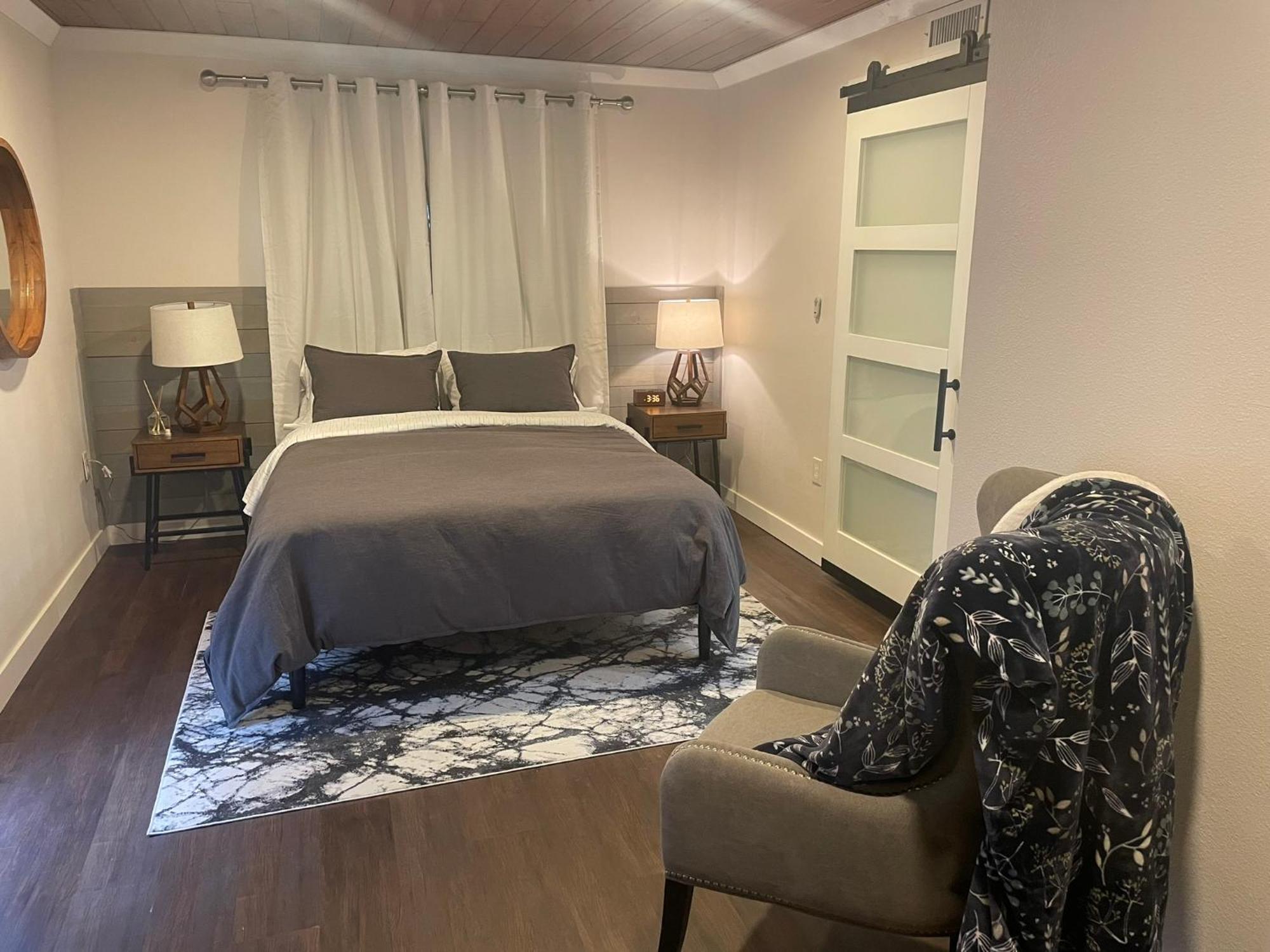 Apartment Shares Courtyard Luxury - New! *