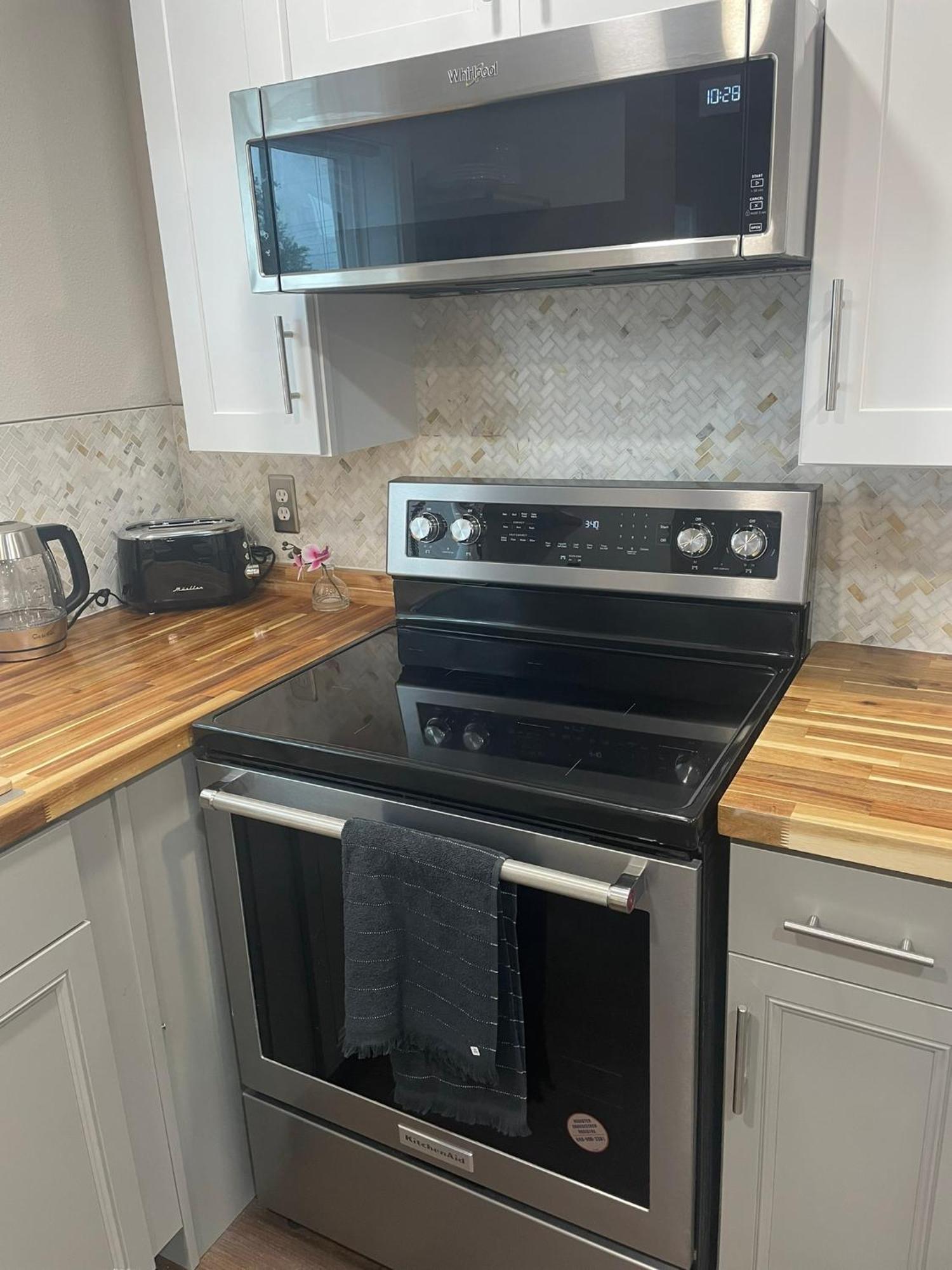 Shares Courtyard Luxury - New!