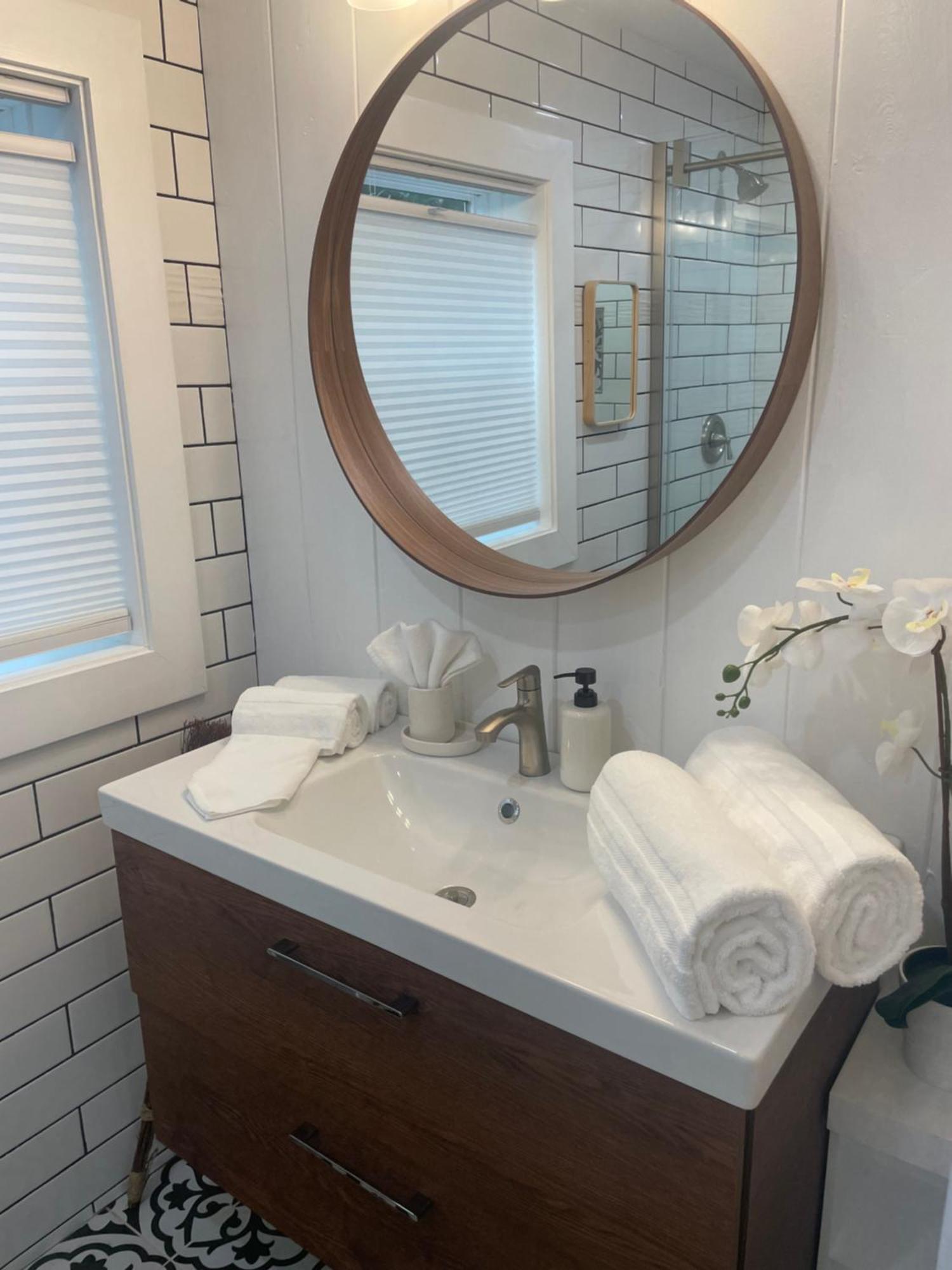 Apartment Shares Courtyard Luxury - New! Rockledge