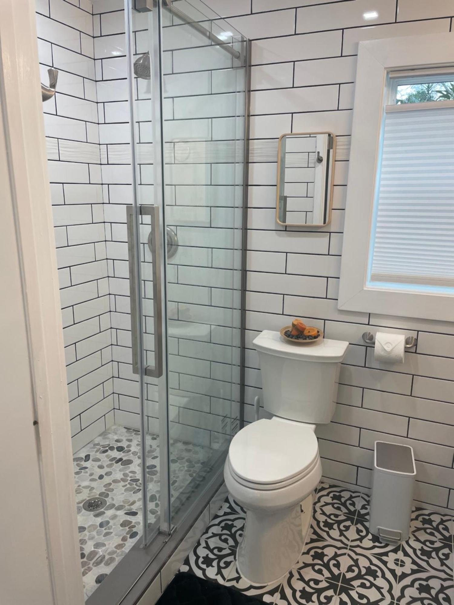 Shares Courtyard Luxury - New! Apartment