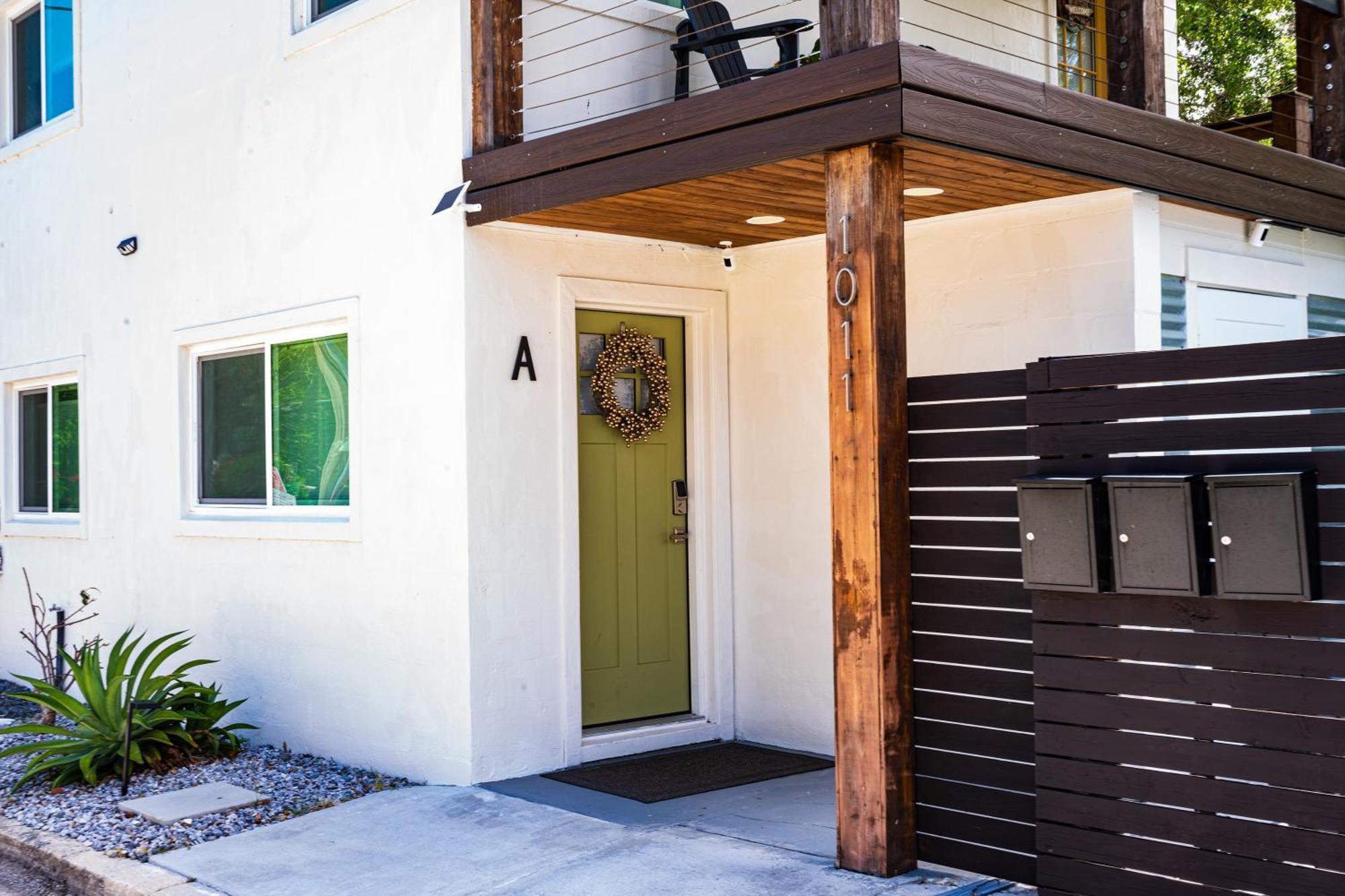 Shares Courtyard Luxury - New! Apartment Rockledge