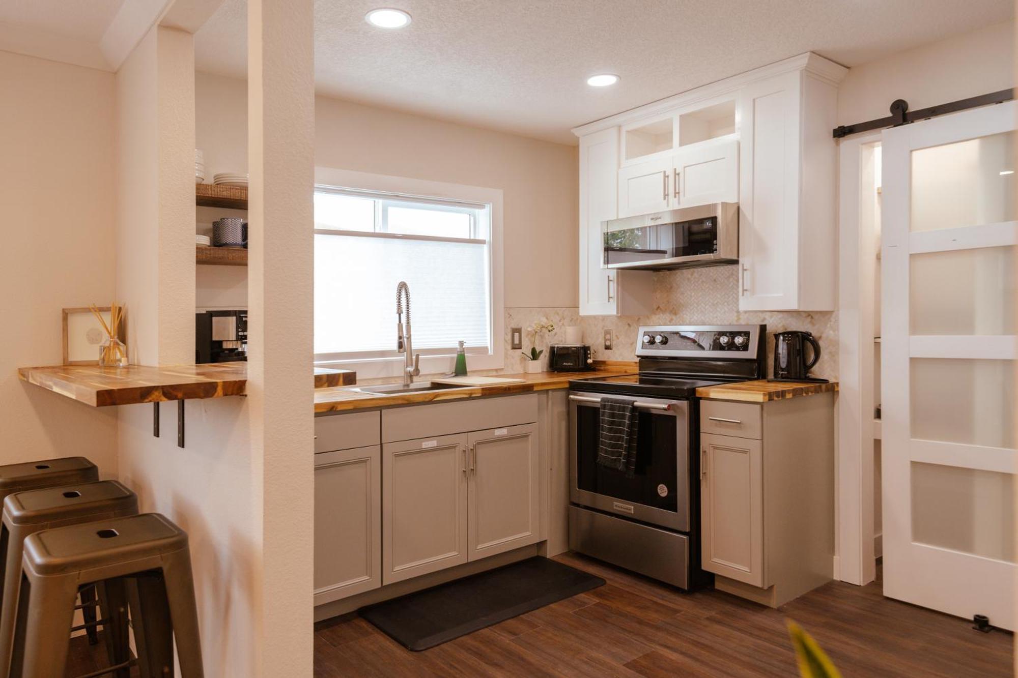 Apartment Shares Courtyard Luxury - New! Rockledge